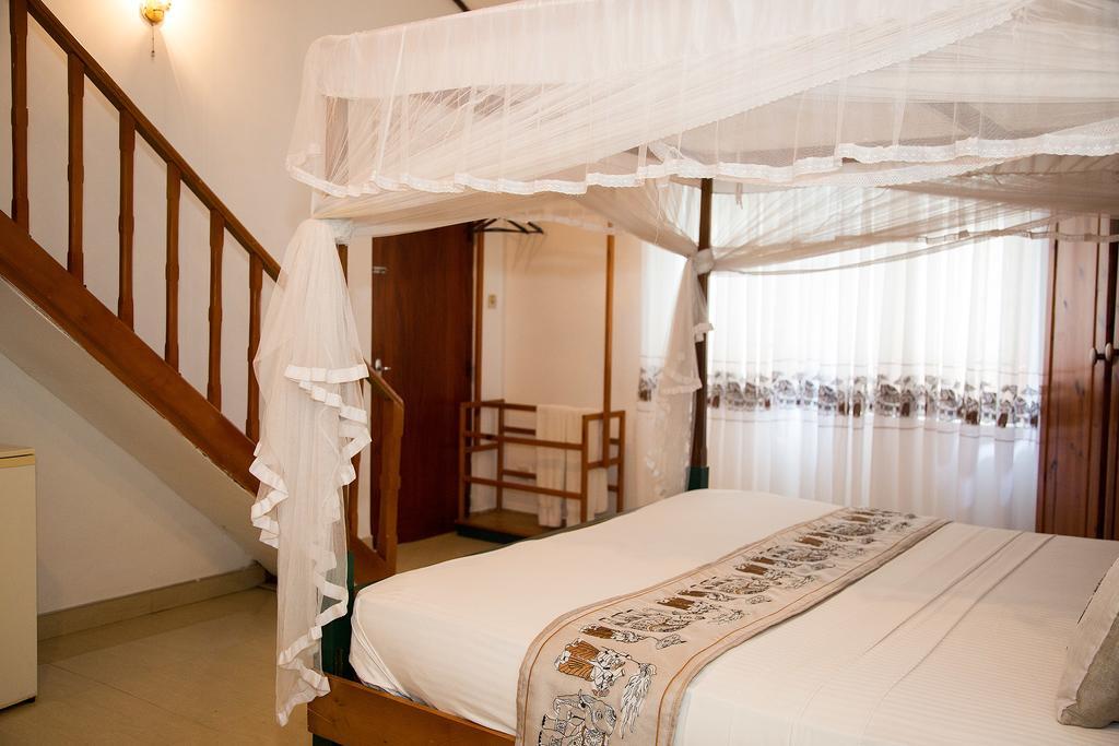 Suriya Arana Bed & Breakfast Negombo Eksteriør bilde